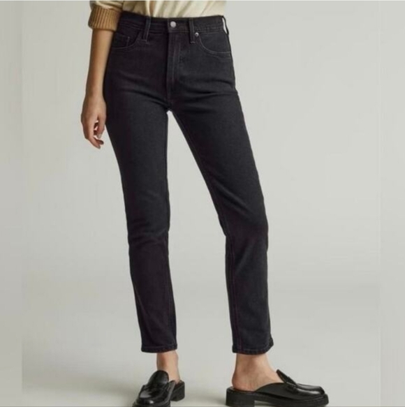 Everlane Denim - Everlane High Rise Black Ankle Jeans. Size 31. Good preowned condition.